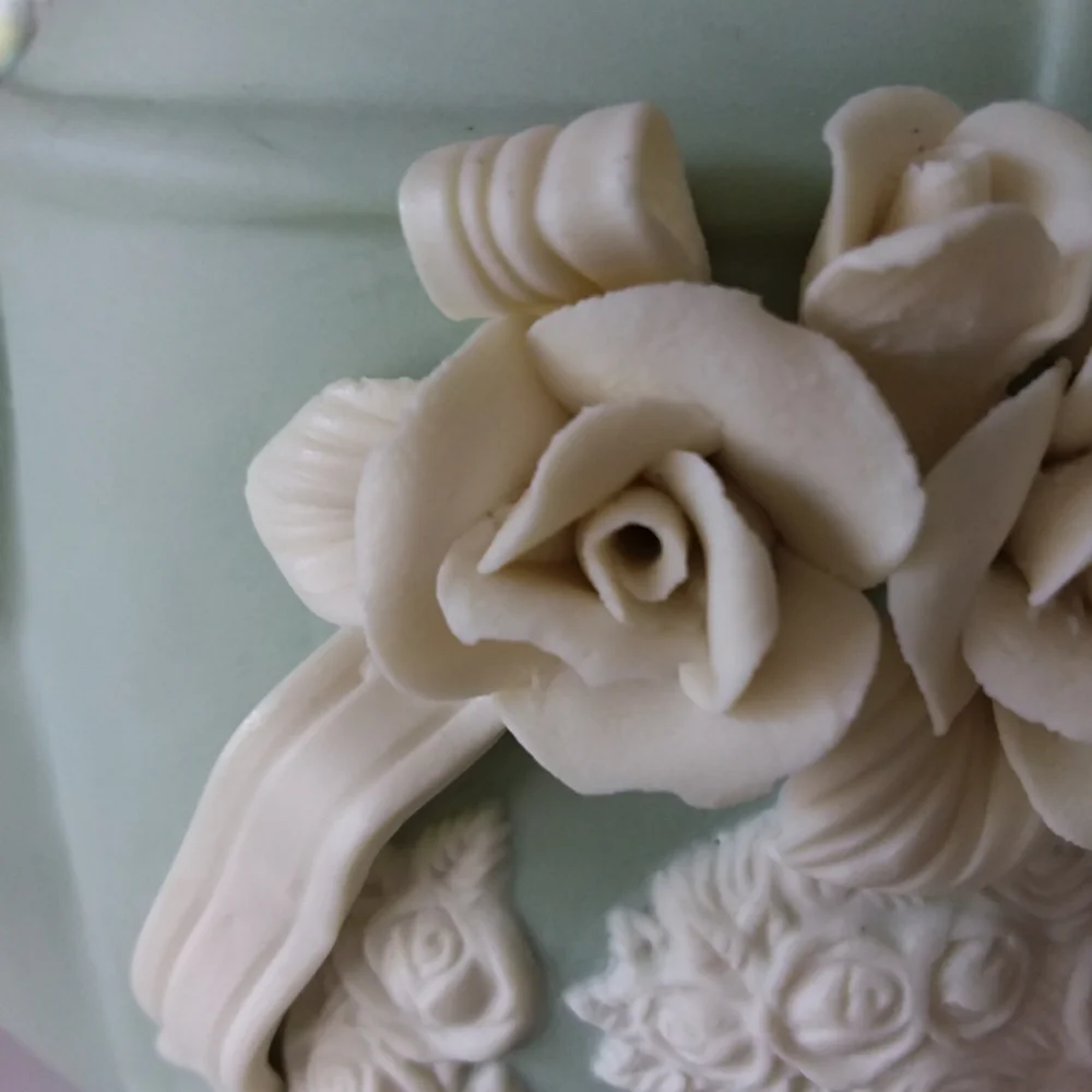 Stunning Porcelain Fully Functional Flower Watering Pot! - Picture 3 of 11